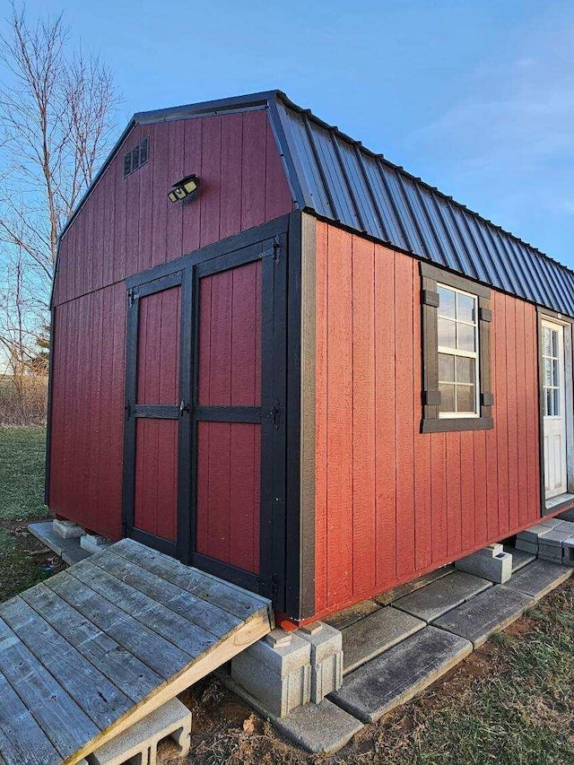 view of outbuilding