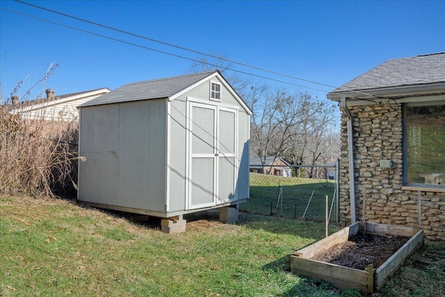 view of outdoor structure featuring a yard