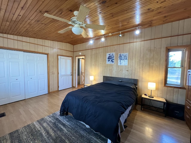 bedroom featuring light hardwood / wood-style flooring, wooden ceiling, and ceiling fan