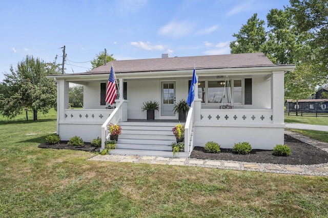 view of front of home featuring a front yard and covered porch