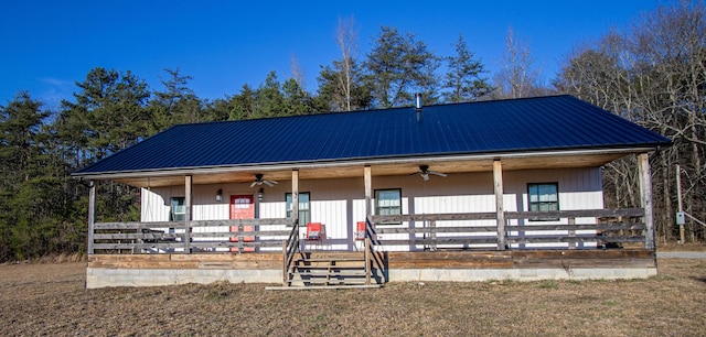 view of front of property with ceiling fan