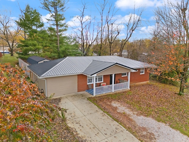 single story home with a porch