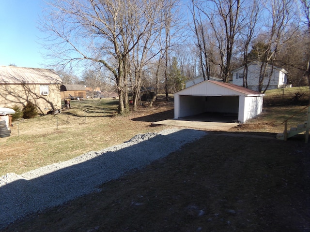 view of yard featuring a garage and an outdoor structure