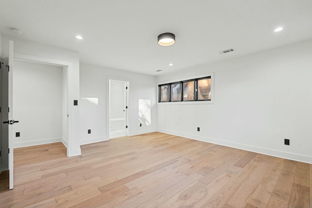 unfurnished room with visible vents, recessed lighting, light wood-style flooring, and baseboards