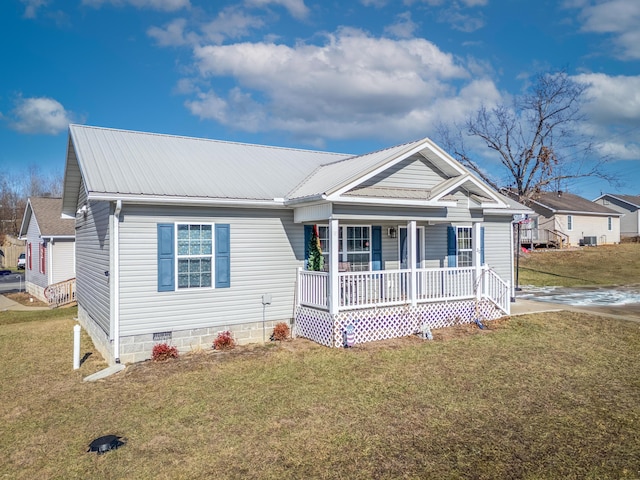 view of front of home with a porch and a front lawn