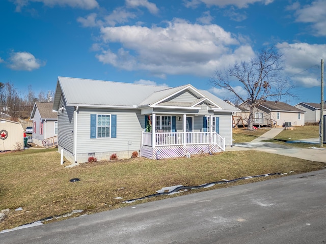 view of front of property featuring a front yard and covered porch