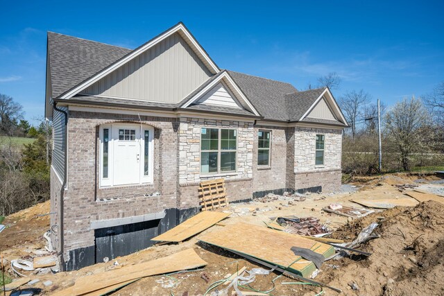 view of front of house with a front yard