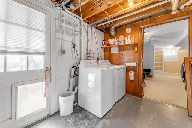 laundry area featuring washer and clothes dryer and ceiling fan