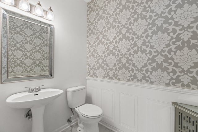 bathroom featuring toilet and sink