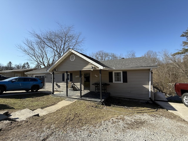 single story home featuring a porch