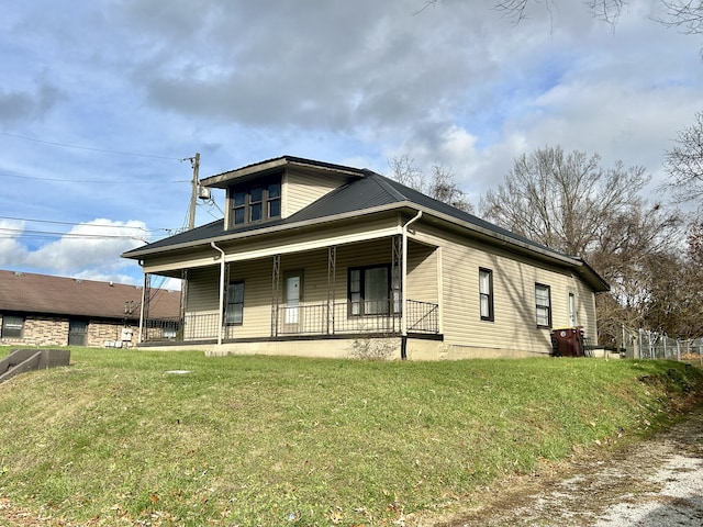 bungalow-style home with a front lawn and covered porch