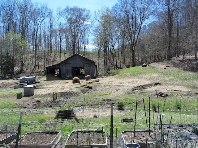 view of yard with an outbuilding and a rural view