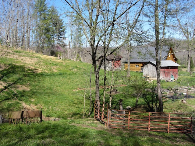 view of yard featuring an outbuilding and a rural view