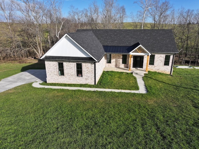 modern farmhouse featuring a front lawn