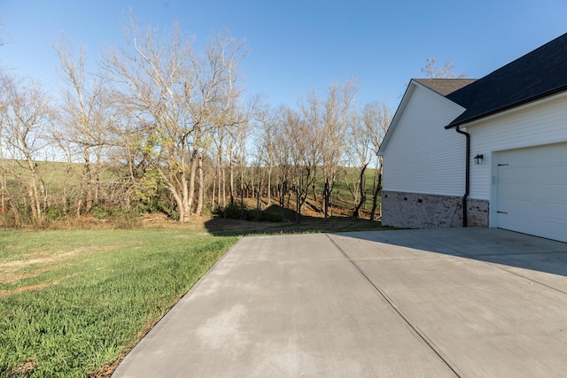 view of yard featuring a garage