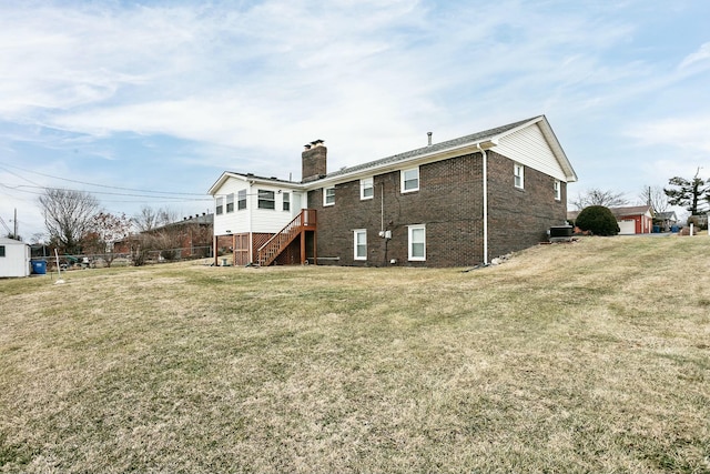 back of house featuring a lawn