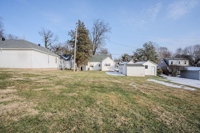 view of yard with an outdoor structure