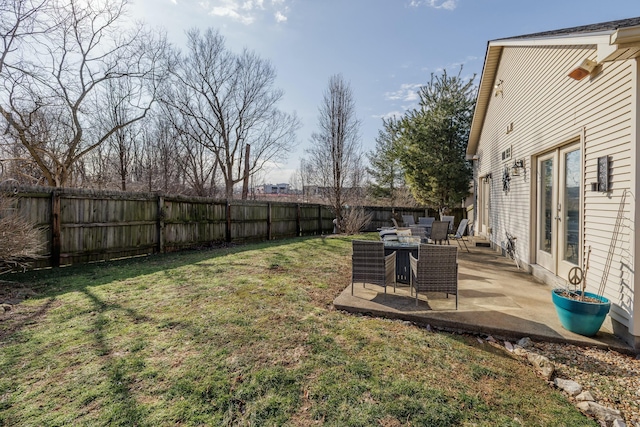 view of yard featuring a patio area