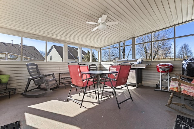 sunroom / solarium featuring ceiling fan