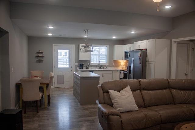 living room with dark wood-type flooring and sink