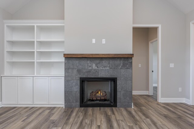 entryway featuring wood finished floors and an inviting chandelier