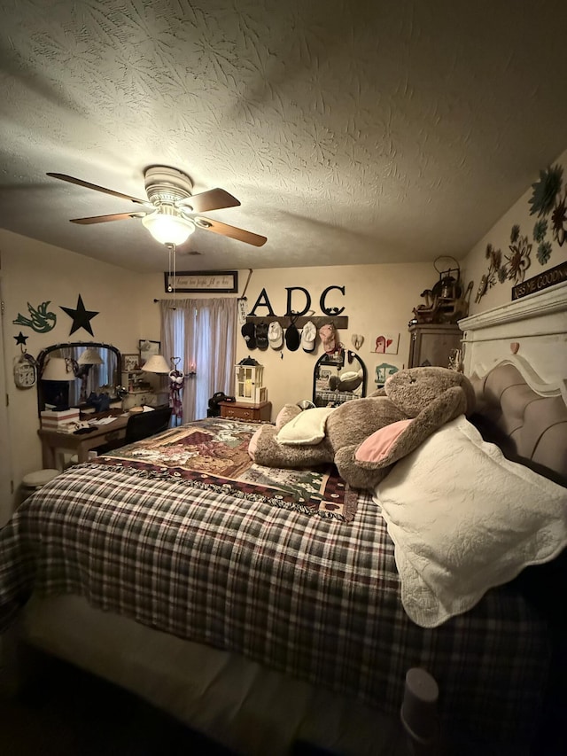 bedroom featuring a textured ceiling and ceiling fan