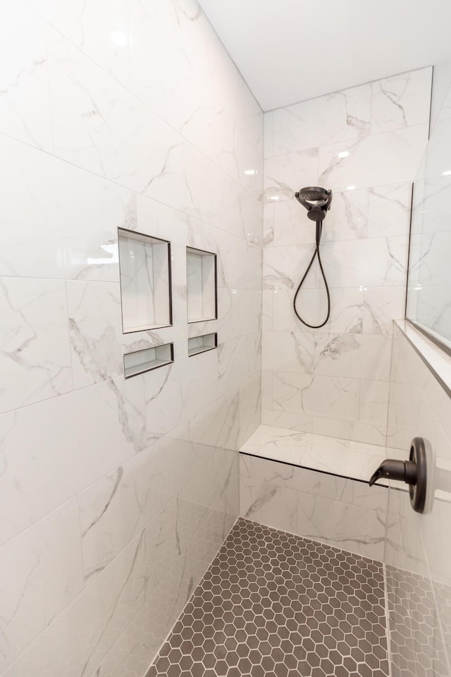 bathroom featuring tiled shower