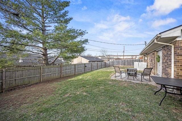 view of yard featuring a patio area