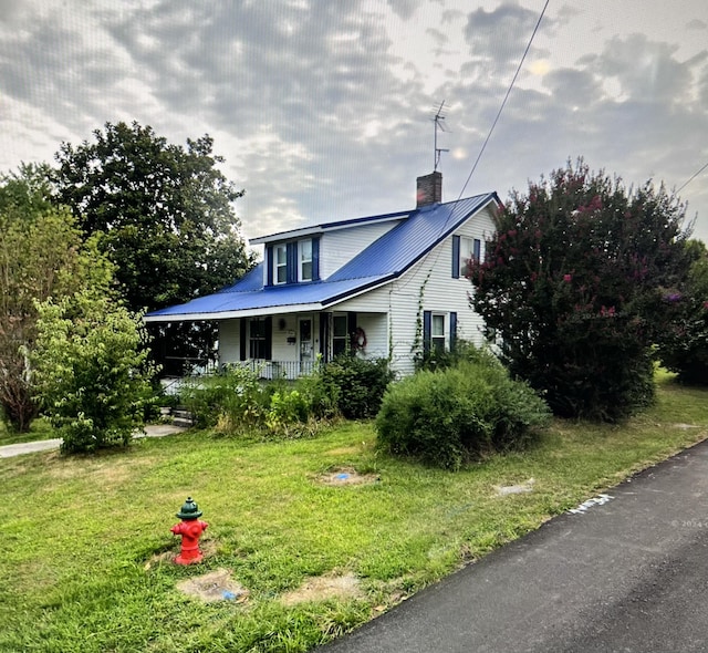 view of front of house with a porch and a front lawn