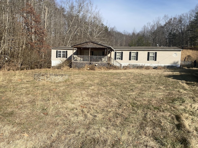 view of front of property with a front yard