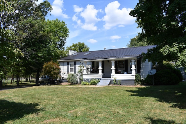 view of front of property with a front lawn and covered porch