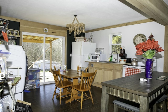 dining area featuring an inviting chandelier, dark hardwood / wood-style floors, and sink