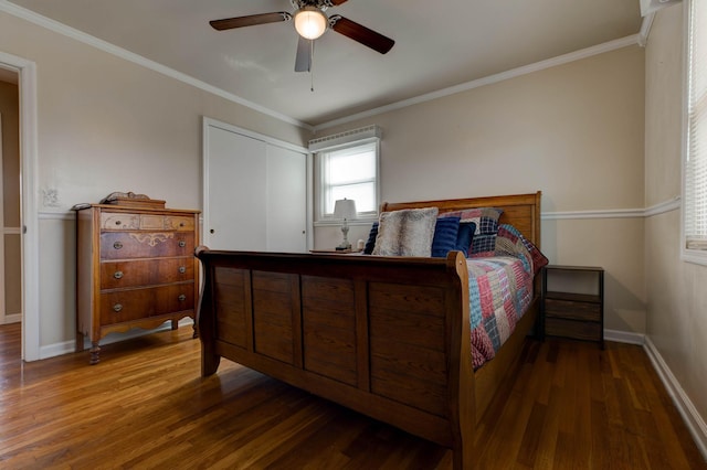 bedroom with dark hardwood / wood-style flooring, crown molding, and ceiling fan