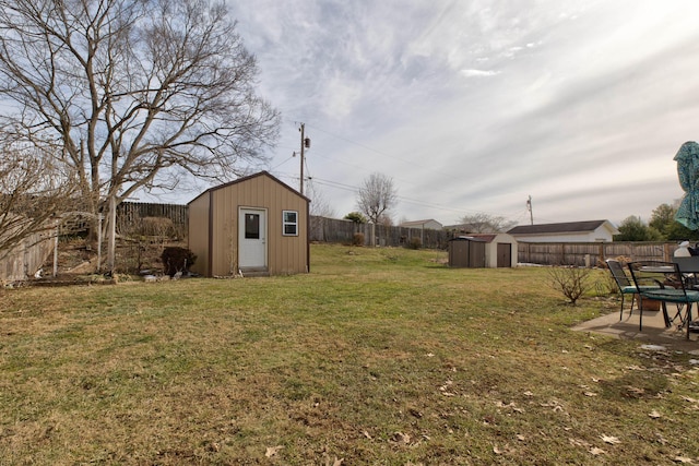 view of yard with a storage shed