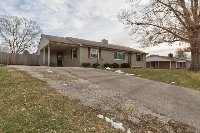 ranch-style home featuring a front lawn