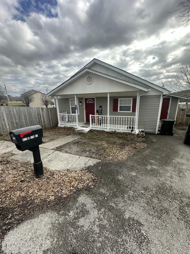 view of front of property featuring a porch