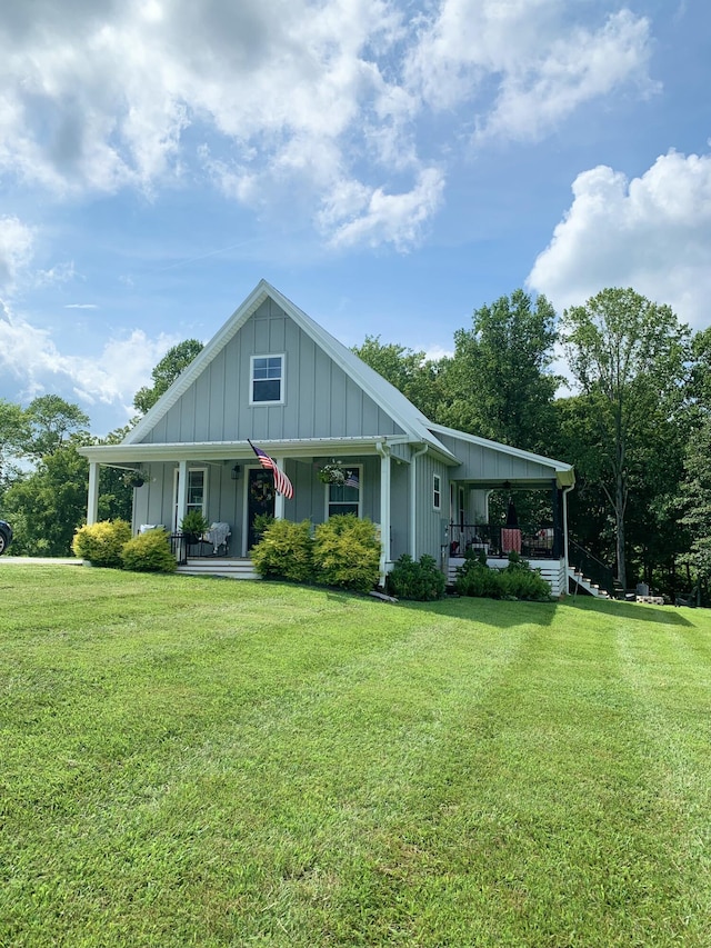 view of front facade featuring a front yard and a porch