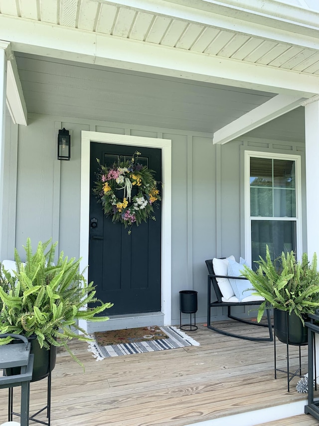 property entrance with covered porch