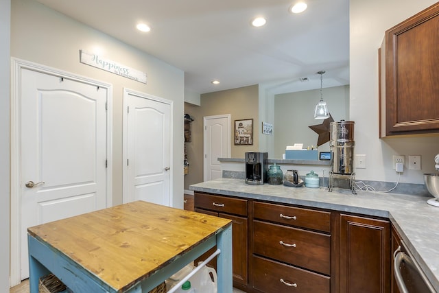 kitchen featuring visible vents, butcher block countertops, a peninsula, hanging light fixtures, and recessed lighting