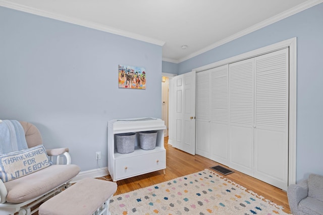 living area featuring ornamental molding and light wood-type flooring