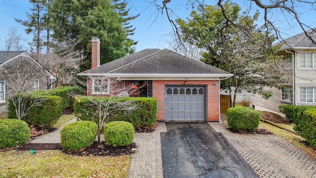 view of front facade featuring a garage