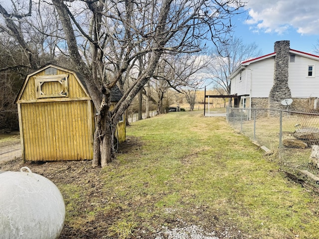 view of yard with a shed