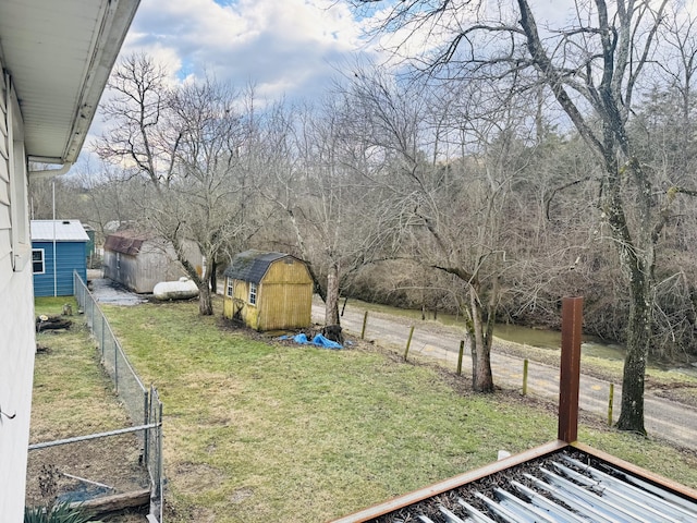 view of yard with a storage unit