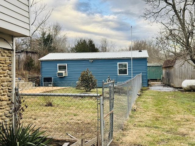 view of front facade featuring a front lawn