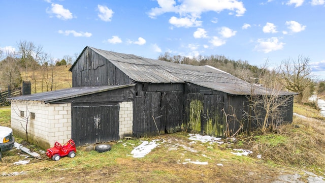 view of outbuilding