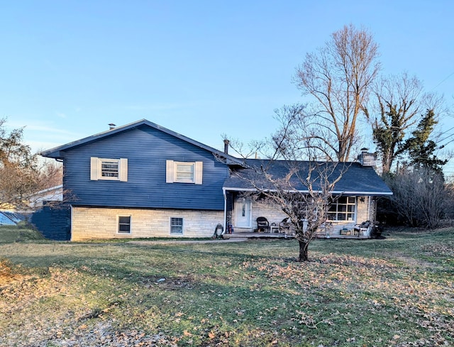 view of front of house with a front lawn