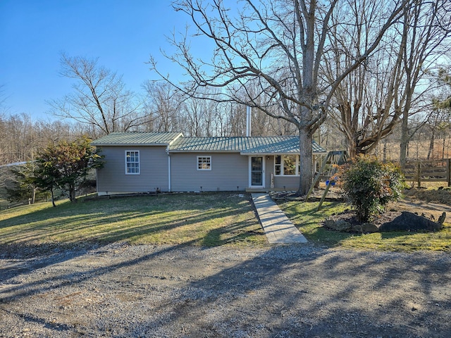 single story home with a front yard