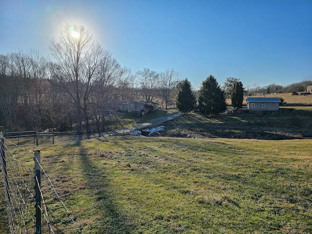 view of yard featuring a rural view