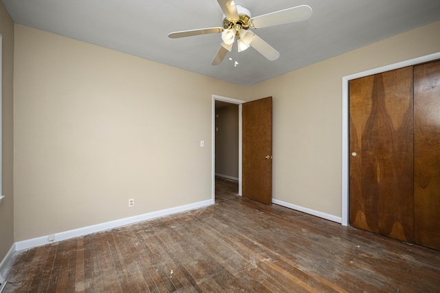 unfurnished bedroom with ceiling fan, dark hardwood / wood-style floors, and a closet