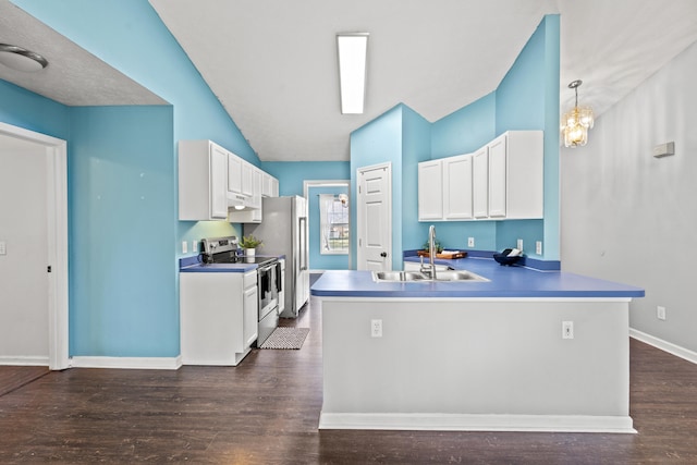 kitchen featuring dark wood-type flooring, sink, stainless steel range with electric cooktop, kitchen peninsula, and white cabinets